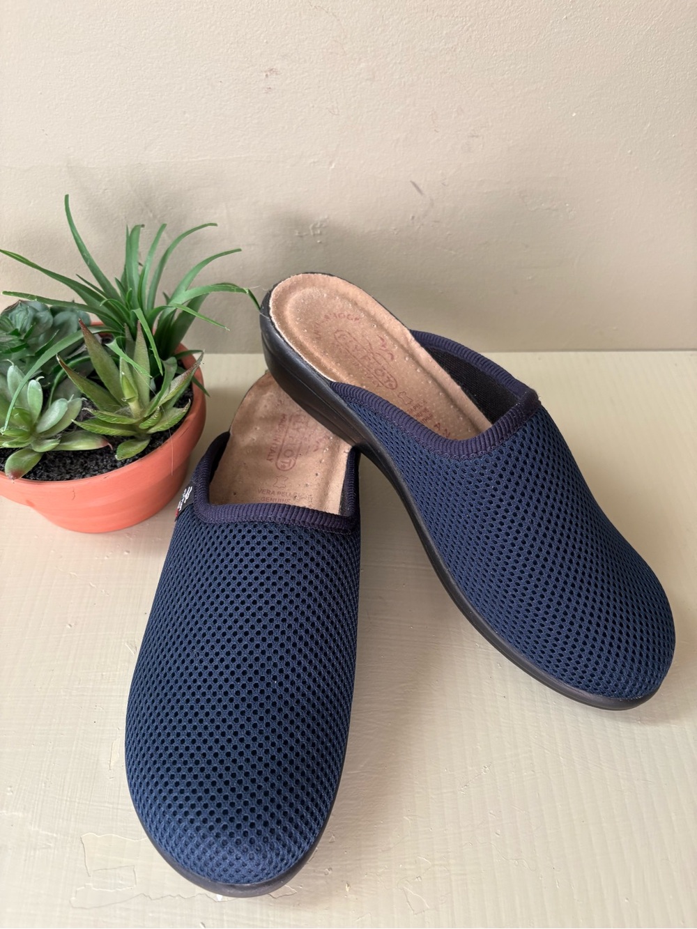 Fly flot Women's Navy Mesh Slip-On Mules clog Sz 7.5
